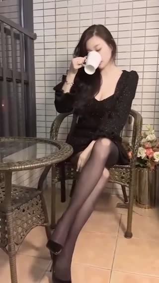 【主播曝光事件】虎牙小甜甜榜一大哥曝光主播发骚求操视频_线上女神加个微信都难_线下求做富二代精盆